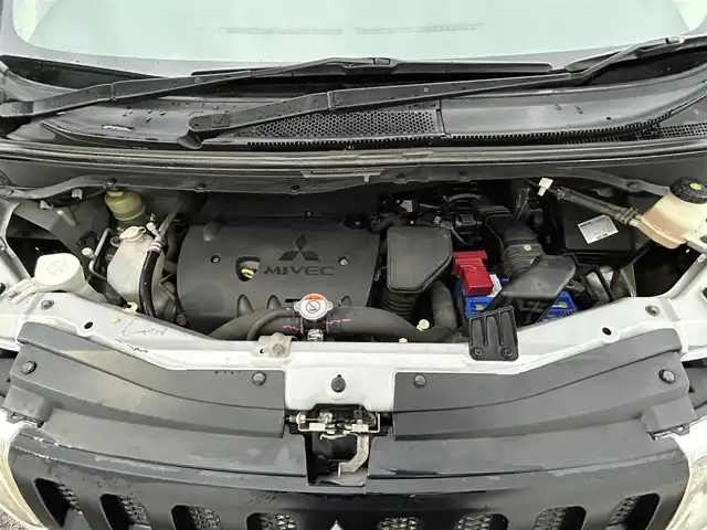 三菱 デリカＤ：５ シャモニー 滋賀県 2010(平22)年 14.9万km クールシルバー/ミディアムグレーマイカ 純正HDDナビ/・AM/FM/・CD/DVD/・Bluetooth/・フルセグTV/バックカメラ/サイドカメラ/パドルシフト/フリップダウンモニター/ビルトインETC/運転席パワーシート/前席シートヒーター/クルーズコントロール/片側パワースライドドア/コーナーセンサー/ウッドコンビステアリング/リフトアップ/社外マフラー/オートマチックヘッドライト/HIDヘッドライト/フォグランプ/純正18インチアルミホイール