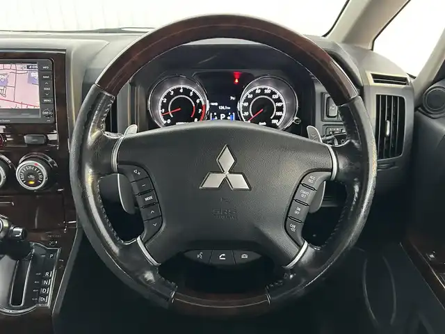 三菱 デリカＤ：５ シャモニー 滋賀県 2010(平22)年 14.9万km クールシルバー/ミディアムグレーマイカ 純正HDDナビ/・AM/FM/・CD/DVD/・Bluetooth/・フルセグTV/バックカメラ/サイドカメラ/パドルシフト/フリップダウンモニター/ビルトインETC/運転席パワーシート/前席シートヒーター/クルーズコントロール/片側パワースライドドア/コーナーセンサー/ウッドコンビステアリング/リフトアップ/社外マフラー/オートマチックヘッドライト/HIDヘッドライト/フォグランプ/純正18インチアルミホイール