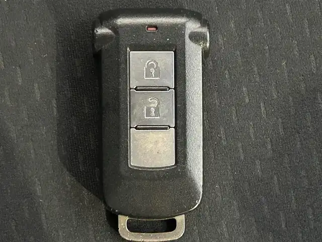 三菱 デリカＤ：５ シャモニー 滋賀県 2010(平22)年 14.9万km クールシルバー/ミディアムグレーマイカ 純正HDDナビ/・AM/FM/・CD/DVD/・Bluetooth/・フルセグTV/バックカメラ/サイドカメラ/パドルシフト/フリップダウンモニター/ビルトインETC/運転席パワーシート/前席シートヒーター/クルーズコントロール/片側パワースライドドア/コーナーセンサー/ウッドコンビステアリング/リフトアップ/社外マフラー/オートマチックヘッドライト/HIDヘッドライト/フォグランプ/純正18インチアルミホイール