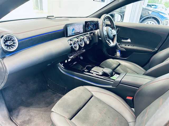 メルセデス・ベンツ ＣＬＡ２００ｄ Sブレーク AMGライン 大阪府 2020(令2)年 3万km コスモスブラック レーダーセーフティP/サンルーフ/ハーフ革/メモリ付きパワーシート/シートヒーター/ACC/ＨＵＤ/純正ナビ/ＴＶ/360度カメラ/純正18インチＡＷ/ＬＥＤヘッドライト/アンビエントライト/電動リアゲート/ワイヤレス充電/ブラインドスポット