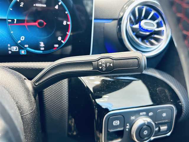 メルセデス・ベンツ ＣＬＡ２００ｄ Sブレーク AMGライン 大阪府 2020(令2)年 3万km コスモスブラック レーダーセーフティP/サンルーフ/ハーフ革/メモリ付きパワーシート/シートヒーター/ACC/ＨＵＤ/純正ナビ/ＴＶ/360度カメラ/純正18インチＡＷ/ＬＥＤヘッドライト/アンビエントライト/電動リアゲート/ワイヤレス充電/ブラインドスポット