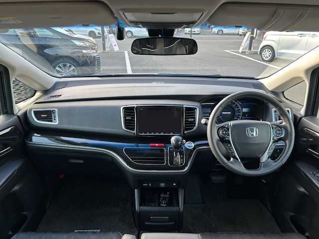 ホンダ オデッセイ ハイブリッド アブソルート・EXホンダセンジング 宮城県 2020(令2)年 6.9万km プラチナホワイトパール 登録時走行距離68631km/パワーシート/シートヒーター/スタットレスタイヤアルミホイール17インチ付き/レーダークルーズコントロール/フリップダウンモニター/衝突軽減機能/両側パワースライドドア/クリアランスソナー/社外ETC2.0/純正ドライブレコーダー前後/レーンキープ機能/電動パーキングアシスト/ブレーキホールド/プッシュスタート/スマートキー/全方位カメラ/2列目キャプテンシート/サンシェード/ブラインドスポットインフォメーション/アイドリングストップ/オートライト/純正ナビ フルセグ/CD/DVD・カープレイ・BT/LEDヘッドライト/フォグランプ/電動格納ミラー/コーナーセンサー前後/純正アルミホイール