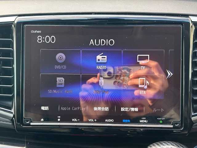 ホンダ オデッセイ ハイブリッド アブソルート・EXホンダセンジング 宮城県 2020(令2)年 6.9万km プラチナホワイトパール 登録時走行距離68631km/パワーシート/シートヒーター/スタットレスタイヤアルミホイール17インチ付き/レーダークルーズコントロール/フリップダウンモニター/衝突軽減機能/両側パワースライドドア/クリアランスソナー/社外ETC2.0/純正ドライブレコーダー前後/レーンキープ機能/電動パーキングアシスト/ブレーキホールド/プッシュスタート/スマートキー/全方位カメラ/2列目キャプテンシート/サンシェード/ブラインドスポットインフォメーション/アイドリングストップ/オートライト/純正ナビ フルセグ/CD/DVD・カープレイ・BT/LEDヘッドライト/フォグランプ/電動格納ミラー/コーナーセンサー前後/純正アルミホイール