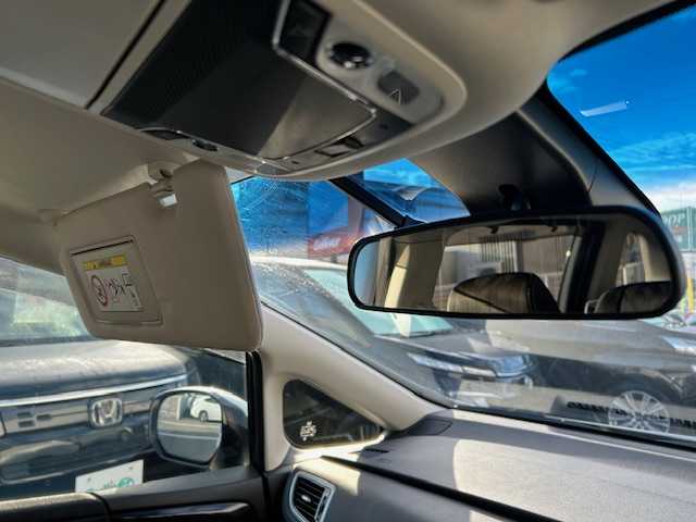 ホンダ オデッセイ ハイブリッド アブソルート・EXホンダセンジング 宮城県 2020(令2)年 6.9万km プラチナホワイトパール 登録時走行距離68631km/パワーシート/シートヒーター/スタットレスタイヤアルミホイール17インチ付き/レーダークルーズコントロール/フリップダウンモニター/衝突軽減機能/両側パワースライドドア/クリアランスソナー/社外ETC2.0/純正ドライブレコーダー前後/レーンキープ機能/電動パーキングアシスト/ブレーキホールド/プッシュスタート/スマートキー/全方位カメラ/2列目キャプテンシート/サンシェード/ブラインドスポットインフォメーション/アイドリングストップ/オートライト/純正ナビ フルセグ/CD/DVD・カープレイ・BT/LEDヘッドライト/フォグランプ/電動格納ミラー/コーナーセンサー前後/純正アルミホイール