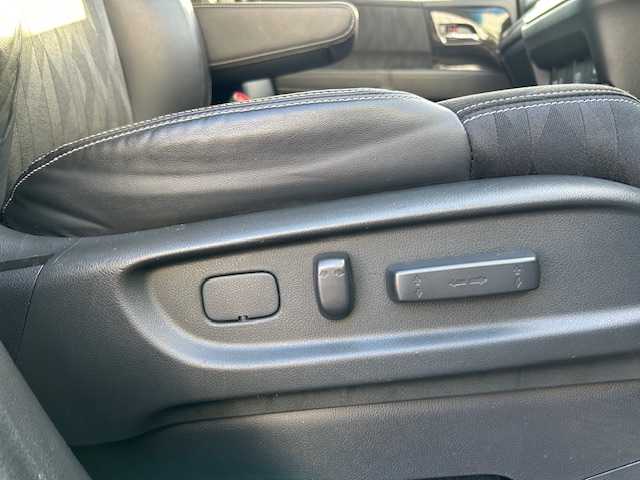 ホンダ オデッセイ ハイブリッド アブソルート・EXホンダセンジング 宮城県 2020(令2)年 6.9万km プラチナホワイトパール 登録時走行距離68631km/パワーシート/シートヒーター/スタットレスタイヤアルミホイール17インチ付き/レーダークルーズコントロール/フリップダウンモニター/衝突軽減機能/両側パワースライドドア/クリアランスソナー/社外ETC2.0/純正ドライブレコーダー前後/レーンキープ機能/電動パーキングアシスト/ブレーキホールド/プッシュスタート/スマートキー/全方位カメラ/2列目キャプテンシート/サンシェード/ブラインドスポットインフォメーション/アイドリングストップ/オートライト/純正ナビ フルセグ/CD/DVD・カープレイ・BT/LEDヘッドライト/フォグランプ/電動格納ミラー/コーナーセンサー前後/純正アルミホイール