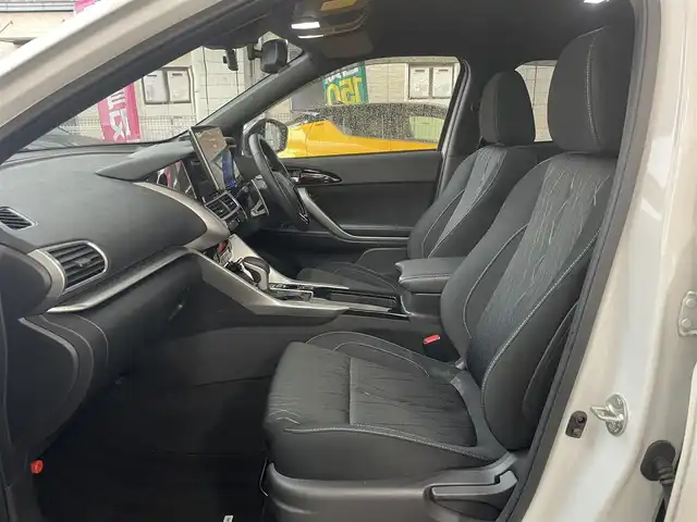 三菱 エクリプス クロス ブラックエディション 愛知県 2020(令2)年 3.9万km シルキーホワイト 4WD／S-AWC/BLACK Edition専用装備/・ピアノブラックフロントグリル/・ブラックマイカドアミラー〈電格／ヒーター付〉/・ブラック塗装18インチAW/ALPINE11型フローティングナビ〈XF11NX〉/・DVD／Bluetooth／地デジTV/バックカメラ/前席シートヒーター/ヘッドアップディスプレイ/ボンネットエンブレム/電動パーキング＆オートホールド/e-アシスト/・衝突被害軽減ブレーキ/・車線逸脱警報システム/・レーダークルーズコントロール/・オートマチックハイビーム/・誤発進抑制制御/・後側方車両検知システム/スマートキーシステム