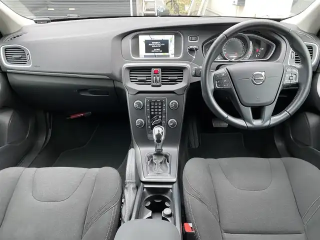 ボルボ Ｖ４０ D4 モメンタム 福岡県 2016(平28)年 2.4万km 黒 ワンオーナー/インテリセーフ　/アダプティブクルーズコントロール/純正ナビ　/バックカメラ/Bluetooth/アンビエントライト/LEDヘッドライト/オートライト　/ステアリングスイッチ　/純正１７インチアルミホイール　/ＥＴＣ