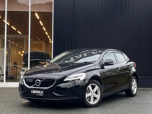ボルボ Ｖ４０ D4 モメンタム 福岡県 2016(平28)年 2.4万km 黒 ワンオーナー/インテリセーフ　/アダプティブクルーズコントロール/純正ナビ　/バックカメラ/Bluetooth/アンビエントライト/LEDヘッドライト/オートライト　/ステアリングスイッチ　/純正１７インチアルミホイール　/ＥＴＣ