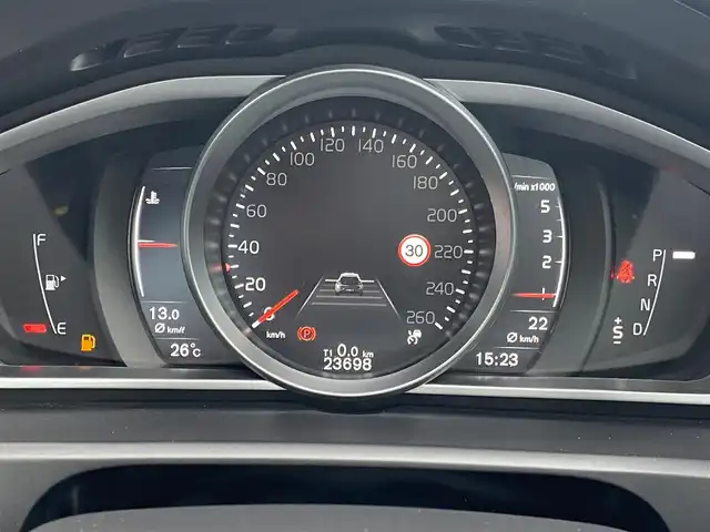 ボルボ Ｖ４０ D4 モメンタム 福岡県 2016(平28)年 2.4万km 黒 ワンオーナー/インテリセーフ　/アダプティブクルーズコントロール/純正ナビ　/バックカメラ/Bluetooth/アンビエントライト/LEDヘッドライト/オートライト　/ステアリングスイッチ　/純正１７インチアルミホイール　/ＥＴＣ