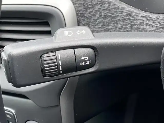 ボルボ Ｖ４０ D4 モメンタム 福岡県 2016(平28)年 2.4万km 黒 ワンオーナー/インテリセーフ　/アダプティブクルーズコントロール/純正ナビ　/バックカメラ/Bluetooth/アンビエントライト/LEDヘッドライト/オートライト　/ステアリングスイッチ　/純正１７インチアルミホイール　/ＥＴＣ