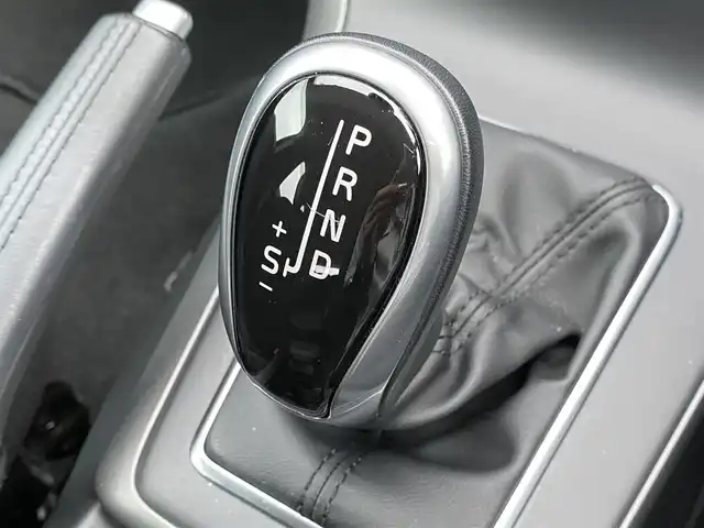 ボルボ Ｖ４０ D4 モメンタム 福岡県 2016(平28)年 2.4万km 黒 ワンオーナー/インテリセーフ　/アダプティブクルーズコントロール/純正ナビ　/バックカメラ/Bluetooth/アンビエントライト/LEDヘッドライト/オートライト　/ステアリングスイッチ　/純正１７インチアルミホイール　/ＥＴＣ