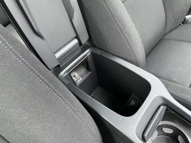 ボルボ Ｖ４０ D4 モメンタム 福岡県 2016(平28)年 2.4万km 黒 ワンオーナー/インテリセーフ　/アダプティブクルーズコントロール/純正ナビ　/バックカメラ/Bluetooth/アンビエントライト/LEDヘッドライト/オートライト　/ステアリングスイッチ　/純正１７インチアルミホイール　/ＥＴＣ