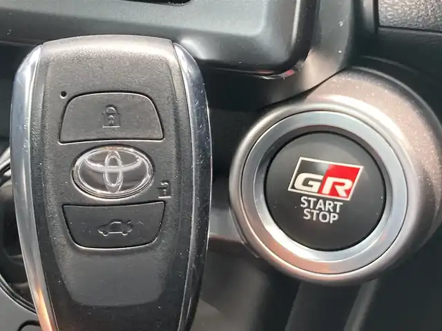 トヨタ ＧＲ８６ SZ 静岡県 2022(令4)年 4万km アイスシルバーメタリック EyeSight/純正9インチナビ(NSZT-Y68T)/　AM FM CD DVD Bluetooth SDREC/フルセグTV/ETC/LEDオートヘッドランプ/レーダークルーズコントロール/リアクリアランスソナー/純正17インチアルミホイール/スマートキー2本/パドルシフト/バックモニター/前方ドライブレコーダー
