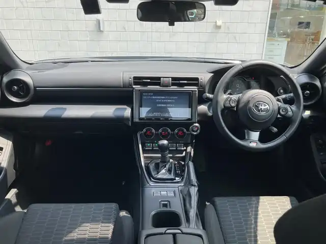 トヨタ ＧＲ８６ SZ 静岡県 2022(令4)年 4万km アイスシルバーメタリック EyeSight/純正9インチナビ(NSZT-Y68T)/　AM FM CD DVD Bluetooth SDREC/フルセグTV/ETC/LEDオートヘッドランプ/レーダークルーズコントロール/リアクリアランスソナー/純正17インチアルミホイール/スマートキー2本/パドルシフト/バックモニター/前方ドライブレコーダー