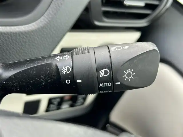 トヨタ ノア Si ダブルバイビーⅢ 奈良県 2020(令2)年 4.1万km ホワイトパールクリスタルシャイン 純正ナビ [NSZT-W68T]/バックカメラ /フルセグTV /ビルトインETC /両側パワースライドドア /ハーフレザーシート /トヨタセーフティセンス /純正16インチAW /コンビステアリング /ビルトインETC /スマートキー2本