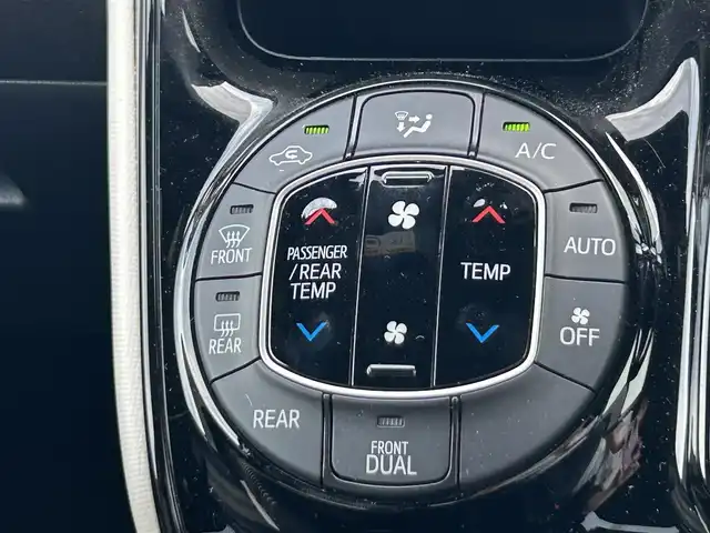 トヨタ ノア Si ダブルバイビーⅢ 奈良県 2020(令2)年 4.1万km ホワイトパールクリスタルシャイン 純正ナビ [NSZT-W68T]/バックカメラ /フルセグTV /ビルトインETC /両側パワースライドドア /ハーフレザーシート /トヨタセーフティセンス /純正16インチAW /コンビステアリング /ビルトインETC /スマートキー2本