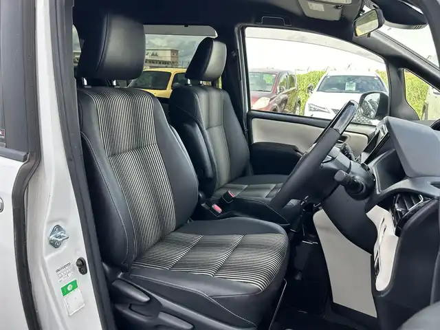 トヨタ ノア Si ダブルバイビーⅢ 奈良県 2020(令2)年 4.1万km ホワイトパールクリスタルシャイン 純正ナビ [NSZT-W68T]/バックカメラ /フルセグTV /ビルトインETC /両側パワースライドドア /ハーフレザーシート /トヨタセーフティセンス /純正16インチAW /コンビステアリング /ビルトインETC /スマートキー2本