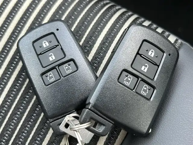 トヨタ ノア Si ダブルバイビーⅢ 奈良県 2020(令2)年 4.1万km ホワイトパールクリスタルシャイン 純正ナビ [NSZT-W68T]/バックカメラ /フルセグTV /ビルトインETC /両側パワースライドドア /ハーフレザーシート /トヨタセーフティセンス /純正16インチAW /コンビステアリング /ビルトインETC /スマートキー2本