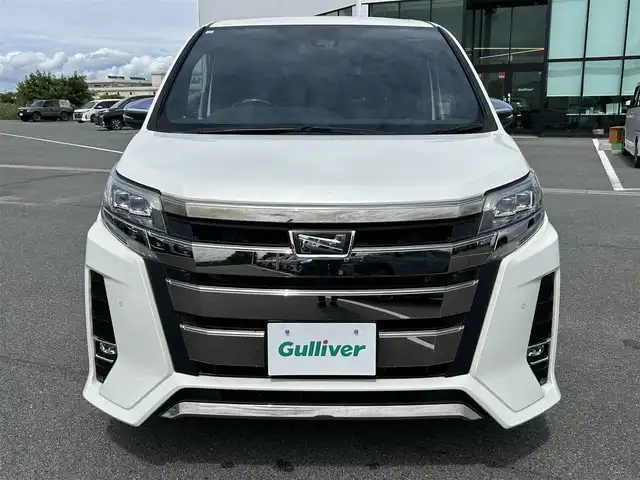 トヨタ ノア Si ダブルバイビーⅢ 奈良県 2020(令2)年 4.1万km ホワイトパールクリスタルシャイン 純正ナビ [NSZT-W68T]/バックカメラ /フルセグTV /ビルトインETC /両側パワースライドドア /ハーフレザーシート /トヨタセーフティセンス /純正16インチAW /コンビステアリング /ビルトインETC /スマートキー2本