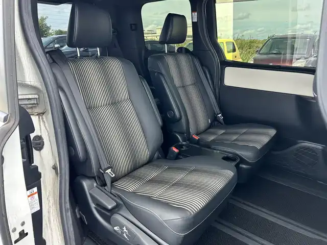 トヨタ ノア Si ダブルバイビーⅢ 奈良県 2020(令2)年 4.1万km ホワイトパールクリスタルシャイン 純正ナビ [NSZT-W68T]/バックカメラ /フルセグTV /ビルトインETC /両側パワースライドドア /ハーフレザーシート /トヨタセーフティセンス /純正16インチAW /コンビステアリング /ビルトインETC /スマートキー2本
