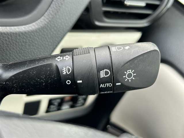 トヨタ ノア Si ダブルバイビーⅢ 奈良県 2020(令2)年 4.1万km ホワイトパールクリスタルシャイン 純正ナビ [NSZT-W68T]/バックカメラ /クルーズコントロール/前後コーナーセンサー/レーンキープアシスト/フルセグTV /両側パワースライドドア /ハーフレザーシート /トヨタセーフティセンス /純正16インチAW /コンビステアリング /ビルトインETC /スマートキー2本