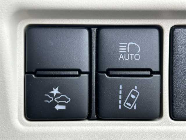 トヨタ ノア Si ダブルバイビーⅢ 奈良県 2020(令2)年 4.1万km ホワイトパールクリスタルシャイン 純正ナビ [NSZT-W68T]/バックカメラ /クルーズコントロール/前後コーナーセンサー/レーンキープアシスト/フルセグTV /両側パワースライドドア /ハーフレザーシート /トヨタセーフティセンス /純正16インチAW /コンビステアリング /ビルトインETC /スマートキー2本