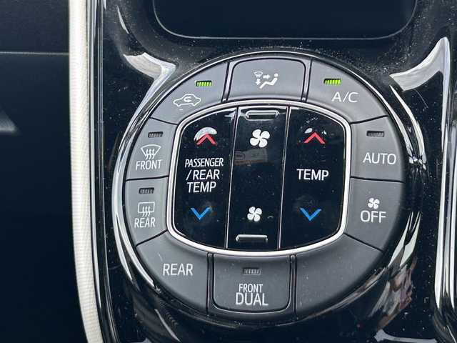 トヨタ ノア Si ダブルバイビーⅢ 奈良県 2020(令2)年 4.1万km ホワイトパールクリスタルシャイン 純正ナビ [NSZT-W68T]/バックカメラ /クルーズコントロール/前後コーナーセンサー/レーンキープアシスト/フルセグTV /両側パワースライドドア /ハーフレザーシート /トヨタセーフティセンス /純正16インチAW /コンビステアリング /ビルトインETC /スマートキー2本