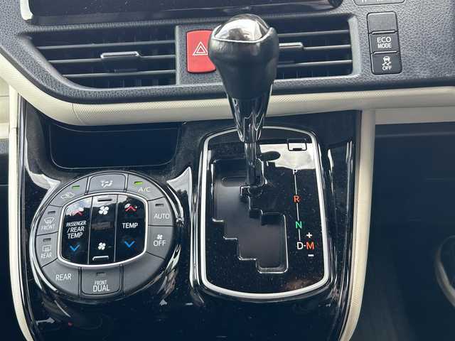 トヨタ ノア Si ダブルバイビーⅢ 奈良県 2020(令2)年 4.1万km ホワイトパールクリスタルシャイン 純正ナビ [NSZT-W68T]/バックカメラ /クルーズコントロール/前後コーナーセンサー/レーンキープアシスト/フルセグTV /両側パワースライドドア /ハーフレザーシート /トヨタセーフティセンス /純正16インチAW /コンビステアリング /ビルトインETC /スマートキー2本