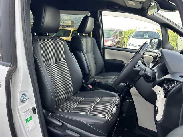 トヨタ ノア Si ダブルバイビーⅢ 奈良県 2020(令2)年 4.1万km ホワイトパールクリスタルシャイン 純正ナビ [NSZT-W68T]/バックカメラ /クルーズコントロール/前後コーナーセンサー/レーンキープアシスト/フルセグTV /両側パワースライドドア /ハーフレザーシート /トヨタセーフティセンス /純正16インチAW /コンビステアリング /ビルトインETC /スマートキー2本