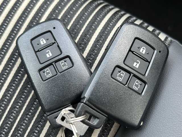 トヨタ ノア Si ダブルバイビーⅢ 奈良県 2020(令2)年 4.1万km ホワイトパールクリスタルシャイン 純正ナビ [NSZT-W68T]/バックカメラ /クルーズコントロール/前後コーナーセンサー/レーンキープアシスト/フルセグTV /両側パワースライドドア /ハーフレザーシート /トヨタセーフティセンス /純正16インチAW /コンビステアリング /ビルトインETC /スマートキー2本