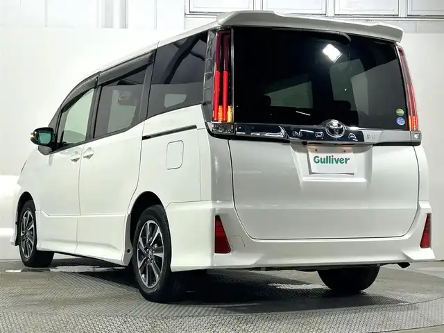 トヨタ ノア Si 大阪府 2018(平30)年 2.6万km ホワイトパールクリスタルシャイン サンルーフ　純正ナビＴＶ　クルコン　衝突軽減　両側パワスラ　バックカメラ　ＥＴＣ　ドラレコ　レーンアシスト　アイドリングストップ　オートハイビーム　オートライト　ＬＥＤヘッドライト　スマートキー