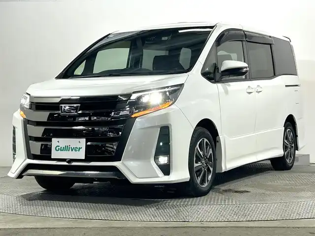 トヨタ ノア Si 大阪府 2018(平30)年 2.6万km ホワイトパールクリスタルシャイン サンルーフ　純正ナビＴＶ　クルコン　衝突軽減　両側パワスラ　バックカメラ　ＥＴＣ　ドラレコ　レーンアシスト　アイドリングストップ　オートハイビーム　オートライト　ＬＥＤヘッドライト　スマートキー