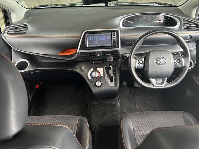 トヨタ シエンタ G クエロ 静岡県 2017(平29)年 5.9万km ブラックマイカ 純正SDナビ/・CD/・DVD/・フルセグＴＶ/・Bluetooth/・AM/・FM/主要装備/・純正ナビ　/・バックカメラ　/・両側パワースライドドア　/・ＬＥＤヘッドライト　/・オートハイビーム　/・オートライト　/・ETC/・トヨタセーフティーセンス　/・レーンキープ　/・プッシュスタート　/・衝突軽減システム　/・ステアリングリモコン/・横滑り防止装置/・純正ホイールキャップ/・フォグランプ/・アイドリングストップ/・