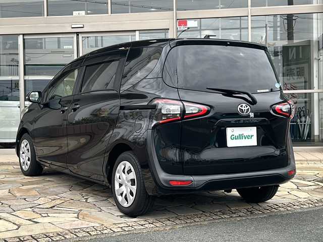 トヨタ シエンタ G クエロ 静岡県 2017(平29)年 5.9万km ブラックマイカ 純正SDナビ/・CD/・DVD/・フルセグＴＶ/・Bluetooth/・AM/・FM/主要装備/・純正ナビ　/・バックカメラ　/・両側パワースライドドア　/・ＬＥＤヘッドライト　/・オートハイビーム　/・オートライト　/・ETC/・トヨタセーフティーセンス　/・レーンキープ　/・プッシュスタート　/・衝突軽減システム　/・ステアリングリモコン/・横滑り防止装置/・純正ホイールキャップ/・フォグランプ/・アイドリングストップ/・