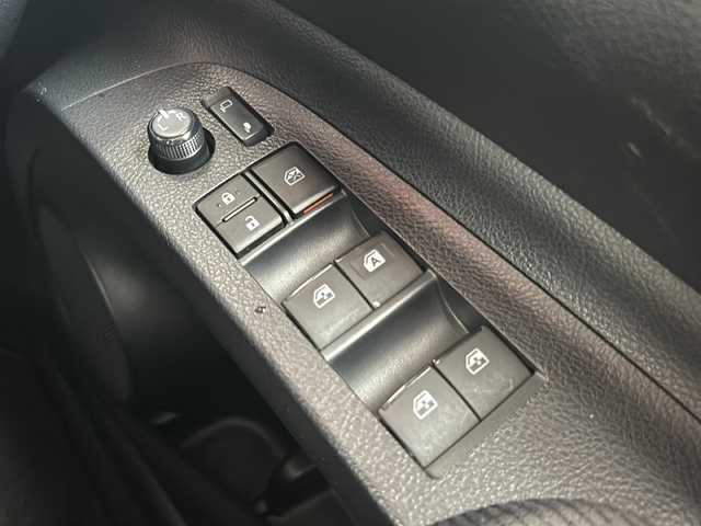 トヨタ シエンタ G クエロ 静岡県 2017(平29)年 5.9万km ブラックマイカ 純正SDナビ/・CD/・DVD/・フルセグＴＶ/・Bluetooth/・AM/・FM/主要装備/・純正ナビ　/・バックカメラ　/・両側パワースライドドア　/・ＬＥＤヘッドライト　/・オートハイビーム　/・オートライト　/・ETC/・トヨタセーフティーセンス　/・レーンキープ　/・プッシュスタート　/・衝突軽減システム　/・ステアリングリモコン/・横滑り防止装置/・純正ホイールキャップ/・フォグランプ/・アイドリングストップ/・