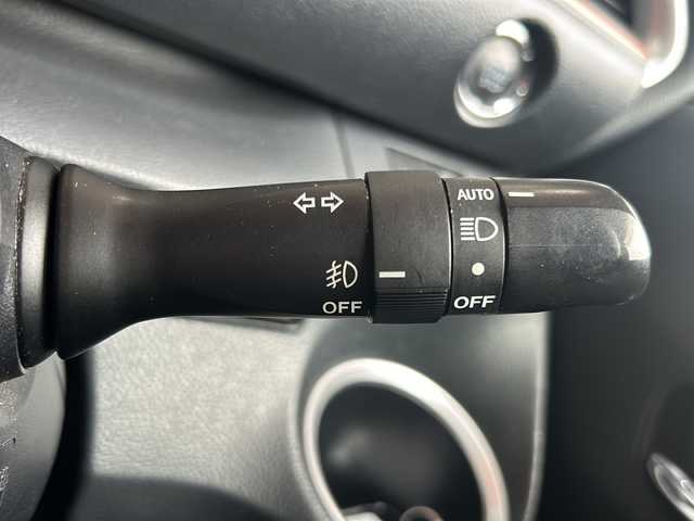 トヨタ シエンタ G クエロ 静岡県 2017(平29)年 5.9万km ブラックマイカ 純正SDナビ/・CD/・DVD/・フルセグＴＶ/・Bluetooth/・AM/・FM/主要装備/・純正ナビ　/・バックカメラ　/・両側パワースライドドア　/・ＬＥＤヘッドライト　/・オートハイビーム　/・オートライト　/・ETC/・トヨタセーフティーセンス　/・レーンキープ　/・プッシュスタート　/・衝突軽減システム　/・ステアリングリモコン/・横滑り防止装置/・純正ホイールキャップ/・フォグランプ/・アイドリングストップ/・