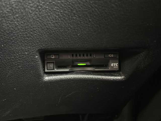 トヨタ シエンタ G クエロ 静岡県 2017(平29)年 5.9万km ブラックマイカ 純正SDナビ/・CD/・DVD/・フルセグＴＶ/・Bluetooth/・AM/・FM/主要装備/・純正ナビ　/・バックカメラ　/・両側パワースライドドア　/・ＬＥＤヘッドライト　/・オートハイビーム　/・オートライト　/・ETC/・トヨタセーフティーセンス　/・レーンキープ　/・プッシュスタート　/・衝突軽減システム　/・ステアリングリモコン/・横滑り防止装置/・純正ホイールキャップ/・フォグランプ/・アイドリングストップ/・