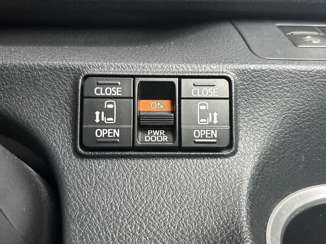 トヨタ シエンタ G クエロ 静岡県 2017(平29)年 5.9万km ブラックマイカ 純正SDナビ/・CD/・DVD/・フルセグＴＶ/・Bluetooth/・AM/・FM/主要装備/・純正ナビ　/・バックカメラ　/・両側パワースライドドア　/・ＬＥＤヘッドライト　/・オートハイビーム　/・オートライト　/・ETC/・トヨタセーフティーセンス　/・レーンキープ　/・プッシュスタート　/・衝突軽減システム　/・ステアリングリモコン/・横滑り防止装置/・純正ホイールキャップ/・フォグランプ/・アイドリングストップ/・