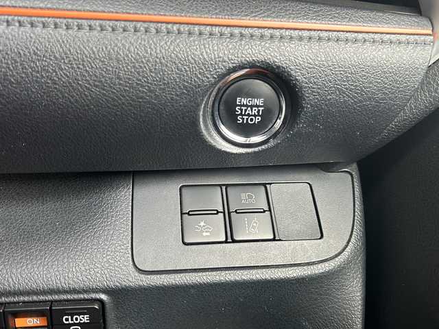 トヨタ シエンタ G クエロ 静岡県 2017(平29)年 5.9万km ブラックマイカ 純正SDナビ/・CD/・DVD/・フルセグＴＶ/・Bluetooth/・AM/・FM/主要装備/・純正ナビ　/・バックカメラ　/・両側パワースライドドア　/・ＬＥＤヘッドライト　/・オートハイビーム　/・オートライト　/・ETC/・トヨタセーフティーセンス　/・レーンキープ　/・プッシュスタート　/・衝突軽減システム　/・ステアリングリモコン/・横滑り防止装置/・純正ホイールキャップ/・フォグランプ/・アイドリングストップ/・