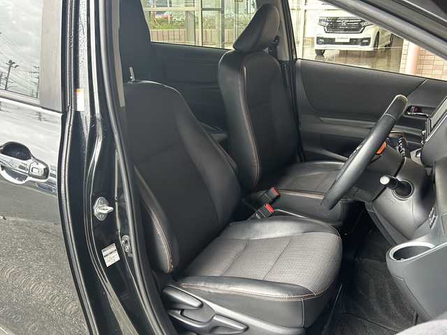 トヨタ シエンタ G クエロ 静岡県 2017(平29)年 5.9万km ブラックマイカ 純正SDナビ/・CD/・DVD/・フルセグＴＶ/・Bluetooth/・AM/・FM/主要装備/・純正ナビ　/・バックカメラ　/・両側パワースライドドア　/・ＬＥＤヘッドライト　/・オートハイビーム　/・オートライト　/・ETC/・トヨタセーフティーセンス　/・レーンキープ　/・プッシュスタート　/・衝突軽減システム　/・ステアリングリモコン/・横滑り防止装置/・純正ホイールキャップ/・フォグランプ/・アイドリングストップ/・