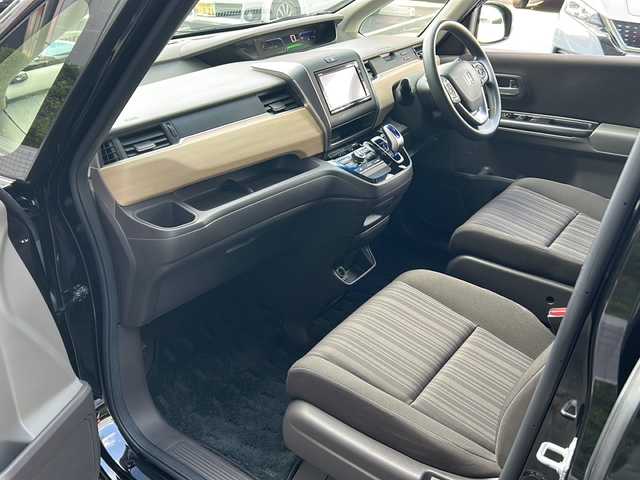 ホンダ フリード ハイブリット G ホンダセンシング 広島県 2019(令1)年 6.9万km プレミアムスパークルブラックパール 禁煙/純正ナビ/CD/DVD/DTV/Bluetooth/バックカメラ/両側パワースライドドア/レーダークルーズコントロール/LEDオートライト/スマートキー/スペアキー/プッシュスタート/ビルトインETC/ドライブレコーダー/ステアリングスイッチ/コーナーセンサー/純正フロアマット/ドアバイザー