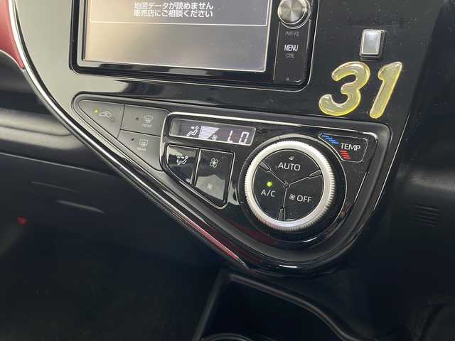 トヨタ アクア S 愛知県 2017(平29)年 8.1万km ジュエリーパープルマイカM 衝突軽減システム/純正ナビ　ＳＤカードなし/純正アルミホイール/レーンキープアシスト/オートライト/LEDヘッドライト/横滑り防止装置/アイドリングストップ/純正フロアマット/ETC/ステアリングスイッチ/スマートキー/プッシュスタート