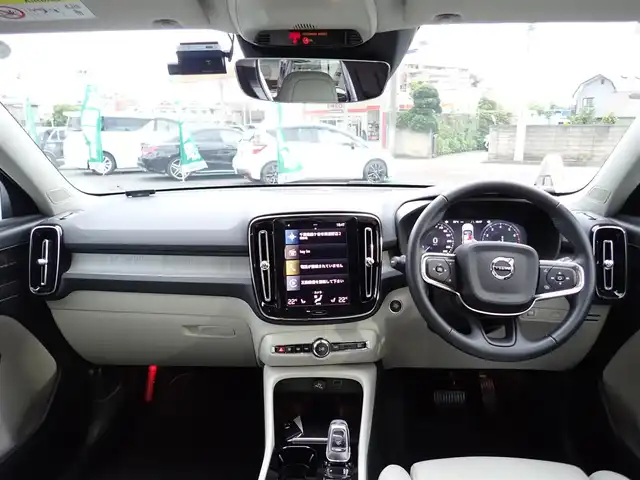 ボルボ ＸＣ４０ B4 AWD インスクリプション 千葉県 2021(令3)年 2.8万km パール ワンオーナー/４WD/本革シート/F左右電動シート/Fシートヒーター/Rシートヒーター/ハーマンカードンスピーカー/360度カメラ/純正ナビゲーション/・Bluetooth接続/・USB接続/・フルセグ地上波TV/・FM/AMラジオ/置くだけ充電/ETC/スマートキー2個/プッシュスタート/パワーバックドア/City Safety（衝突回避・被害軽減ブレーキ）/ブラインドスポットモニター/アダプティブクルーズコントロール/取扱い説明書/整備記録簿