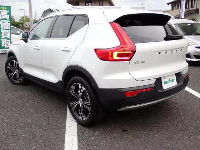 ボルボ ＸＣ４０ B4 AWD インスクリプション 千葉県 2021(令3)年 2.8万km パール ワンオーナー/４WD/本革シート/F左右電動シート/Fシートヒーター/Rシートヒーター/ハーマンカードンスピーカー/360度カメラ/純正ナビゲーション/・Bluetooth接続/・USB接続/・フルセグ地上波TV/・FM/AMラジオ/置くだけ充電/ETC/スマートキー2個/プッシュスタート/パワーバックドア/City Safety（衝突回避・被害軽減ブレーキ）/ブラインドスポットモニター/アダプティブクルーズコントロール/取扱い説明書/整備記録簿