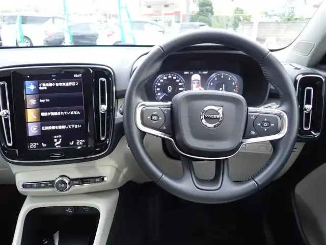 ボルボ ＸＣ４０ B4 AWD インスクリプション 千葉県 2021(令3)年 2.8万km パール ワンオーナー/４WD/本革シート/F左右電動シート/Fシートヒーター/Rシートヒーター/ハーマンカードンスピーカー/360度カメラ/純正ナビゲーション/・Bluetooth接続/・USB接続/・フルセグ地上波TV/・FM/AMラジオ/置くだけ充電/ETC/スマートキー2個/プッシュスタート/パワーバックドア/City Safety（衝突回避・被害軽減ブレーキ）/ブラインドスポットモニター/アダプティブクルーズコントロール/取扱い説明書/整備記録簿