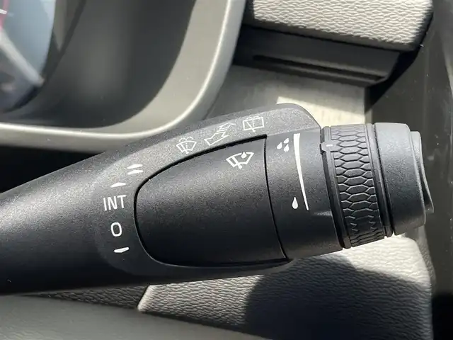 ボルボ ＸＣ４０ B4 AWD インスクリプション 三重県 2021(令3)年 2.8万km クリスタルホワイトP ワンオーナー/本革シート/パワーシート/シートヒーター/ハーマンカードンスピーカー/360度カメラ/純正ナビゲーション/Bluetooth接続/USB接続/フルセグ地上波TV/FM/AMラジオ/置くだけ充電/ETC/カープレイ/フットオープナー付電動リアゲート/City Safety（衝突回避・被害軽減ブレーキ）/ブラインドスポットモニター/ACC