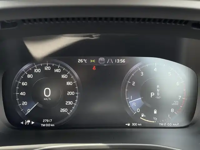 ボルボ ＸＣ４０ B4 AWD インスクリプション 三重県 2021(令3)年 2.8万km クリスタルホワイトP ワンオーナー/本革シート/パワーシート/シートヒーター/ハーマンカードンスピーカー/360度カメラ/純正ナビゲーション/Bluetooth接続/USB接続/フルセグ地上波TV/FM/AMラジオ/置くだけ充電/ETC/カープレイ/フットオープナー付電動リアゲート/City Safety（衝突回避・被害軽減ブレーキ）/ブラインドスポットモニター/ACC