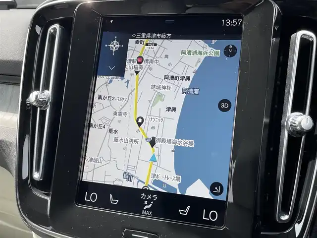 ボルボ ＸＣ４０ B4 AWD インスクリプション 三重県 2021(令3)年 2.8万km クリスタルホワイトP ワンオーナー/本革シート/パワーシート/シートヒーター/ハーマンカードンスピーカー/360度カメラ/純正ナビゲーション/Bluetooth接続/USB接続/フルセグ地上波TV/FM/AMラジオ/置くだけ充電/ETC/カープレイ/フットオープナー付電動リアゲート/City Safety（衝突回避・被害軽減ブレーキ）/ブラインドスポットモニター/ACC
