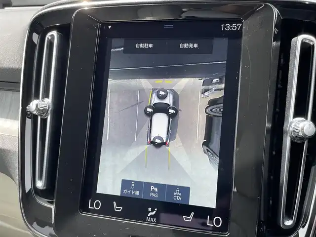ボルボ ＸＣ４０ B4 AWD インスクリプション 三重県 2021(令3)年 2.8万km クリスタルホワイトP ワンオーナー/本革シート/パワーシート/シートヒーター/ハーマンカードンスピーカー/360度カメラ/純正ナビゲーション/Bluetooth接続/USB接続/フルセグ地上波TV/FM/AMラジオ/置くだけ充電/ETC/カープレイ/フットオープナー付電動リアゲート/City Safety（衝突回避・被害軽減ブレーキ）/ブラインドスポットモニター/ACC
