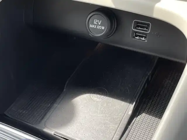 ボルボ ＸＣ４０ B4 AWD インスクリプション 三重県 2021(令3)年 2.8万km クリスタルホワイトP ワンオーナー/本革シート/パワーシート/シートヒーター/ハーマンカードンスピーカー/360度カメラ/純正ナビゲーション/Bluetooth接続/USB接続/フルセグ地上波TV/FM/AMラジオ/置くだけ充電/ETC/カープレイ/フットオープナー付電動リアゲート/City Safety（衝突回避・被害軽減ブレーキ）/ブラインドスポットモニター/ACC